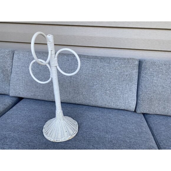Vintage Wicker White Guest Fingertip Towel Holder Stand Bathroom White Boho - Picture 1 of 7